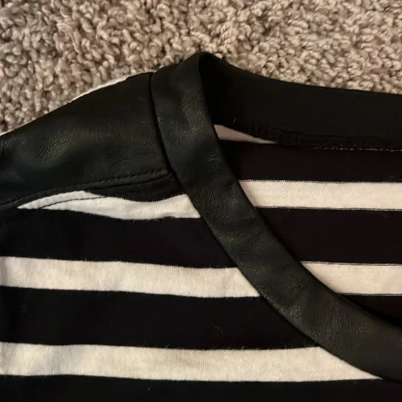 J.Crew Medium Black and White 3/4 sleeve - Picture 3 of 4